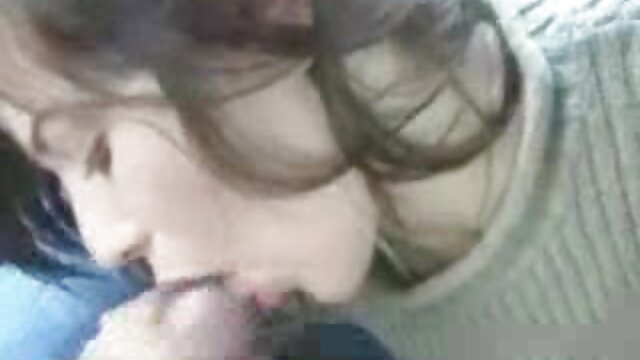 Pilem kualitas :  Si rambut coklat rumaja begs jadi banged di lantai Seksi panas porno 