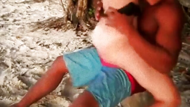 Pilem kualitas :  Diva Full-bosomed jeung leungeun tattooed tindakan di outdoor porno video Seksi panas porno 