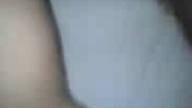 Pilem kualitas :  A bunda branca incrivelmente curvada fica com uma gigantesca bunda preta Seksi panas porno 