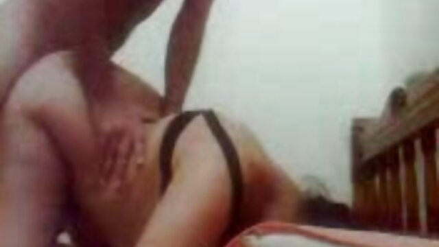 Pilem kualitas :  Pirang Britney Amber bakal groped na pussy licked dina ranjang Seksi panas porno 