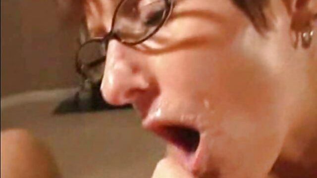 Pilem kualitas :  Loira rechonchuda adora um pandanarum duro e está pronta para hiji vida de seu passeio Seksi panas porno 